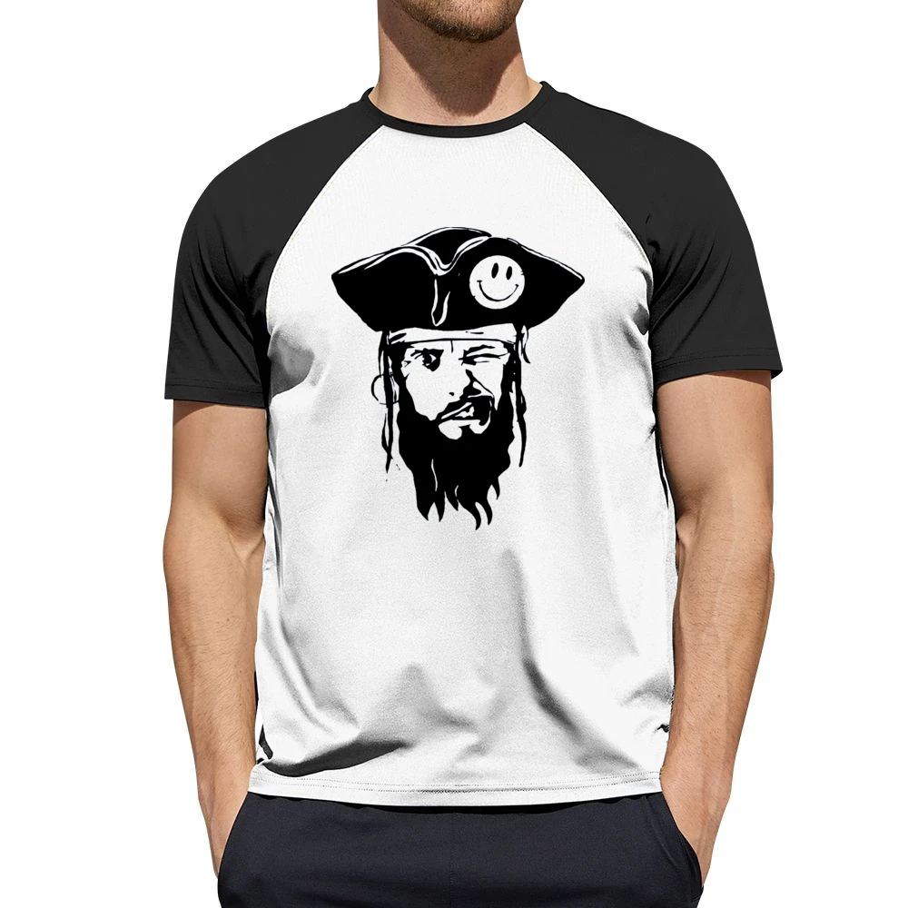 funny captain pirate with smiley hat and blinked eye Men Short Sleeve T-Shirt